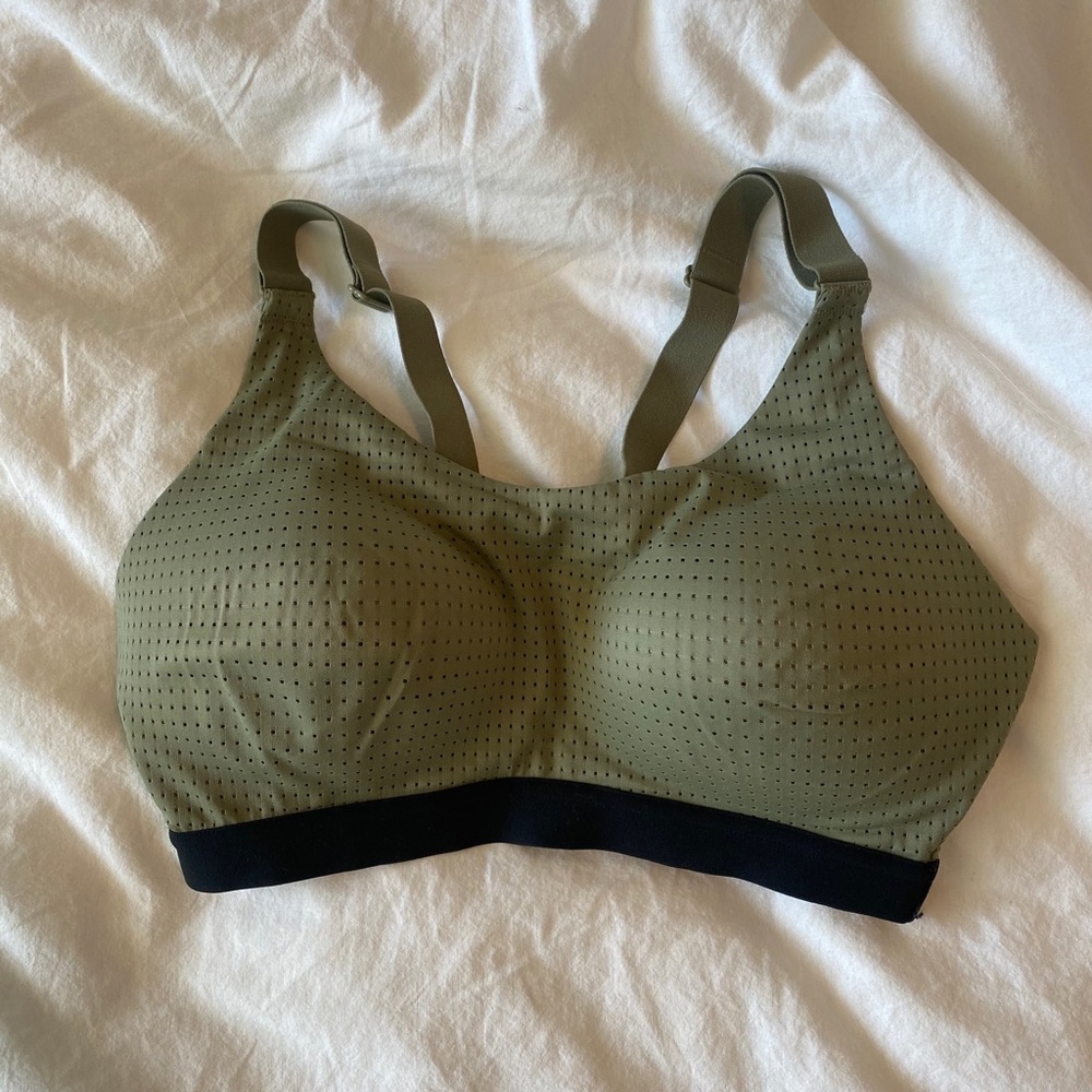 Barely worn Victoria’s Secret sports bra